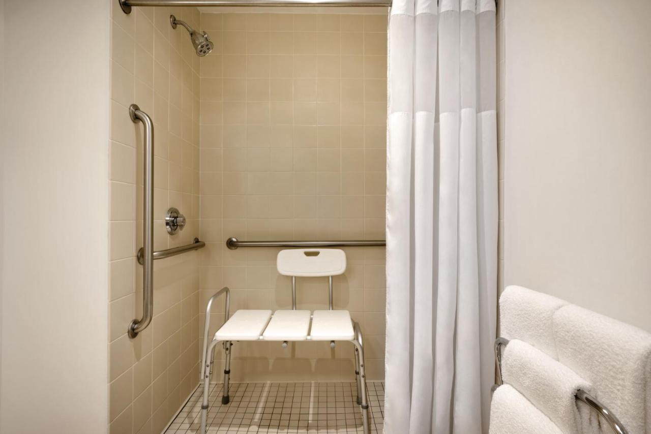 Country Inn & Suites By Radisson, Des Moines West, Ia Clive Ngoại thất bức ảnh