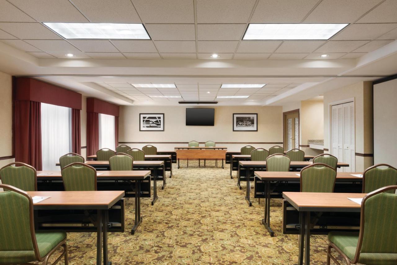 Country Inn & Suites By Radisson, Des Moines West, Ia Clive Ngoại thất bức ảnh